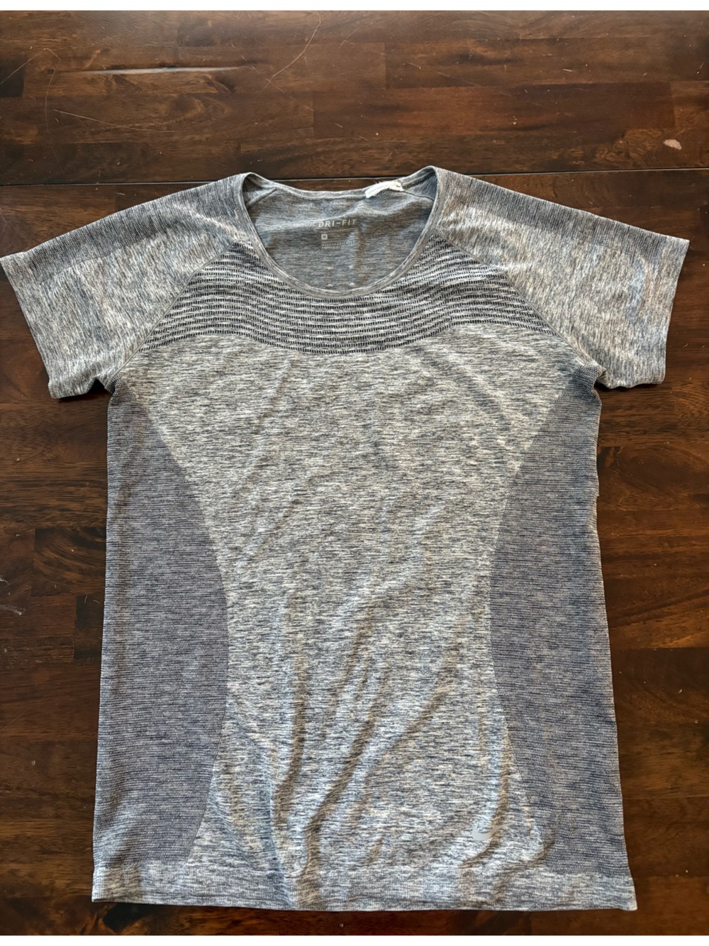 Nike | Dry-Fit Short Sleeve Tee in Heathered Gray - Size M